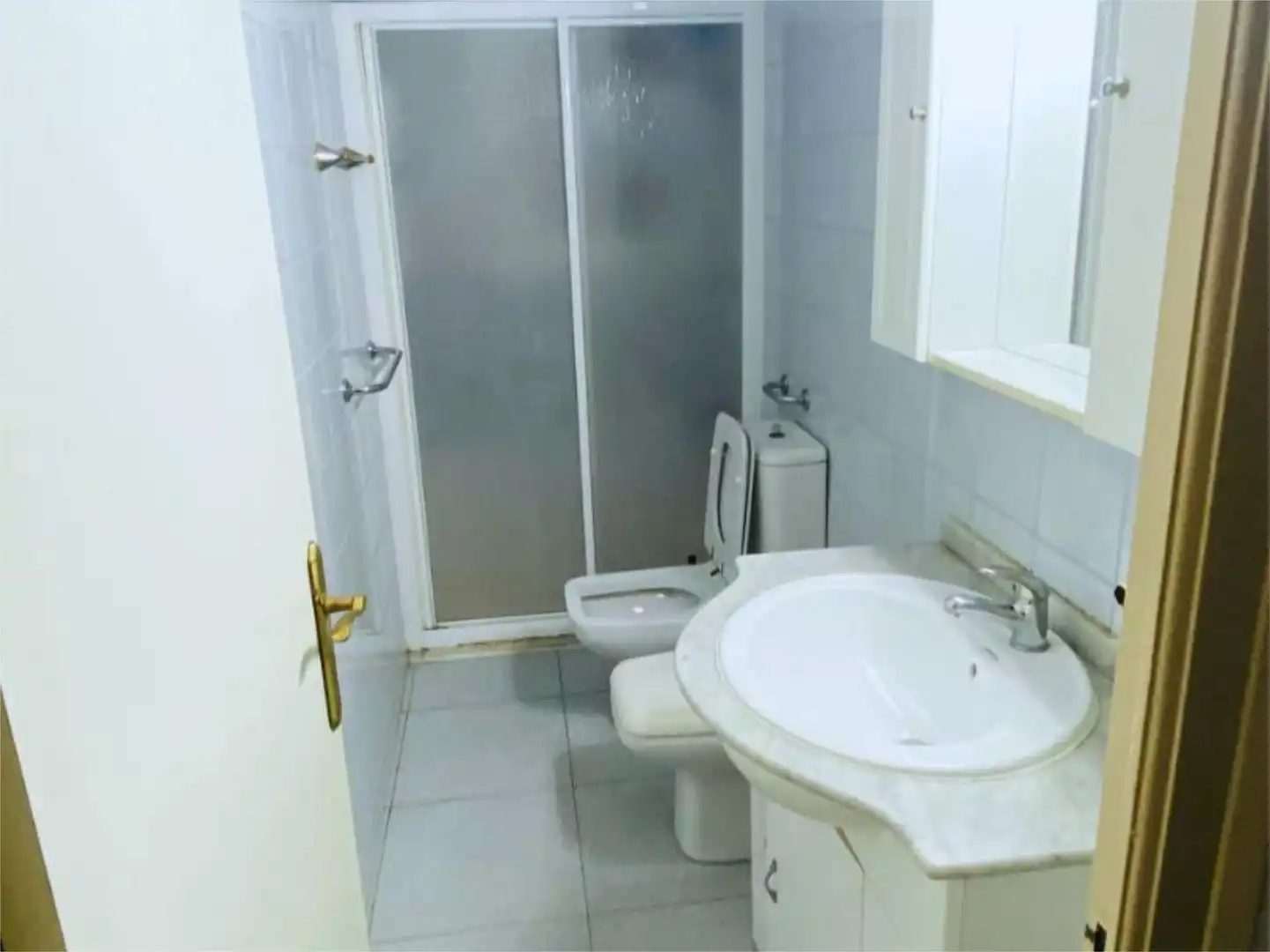 Room in Carrer Francesc Cambó, 9, Col.legis Nous Bathroom of Flat for share in Mollet del Vallès with Heating and Furnished