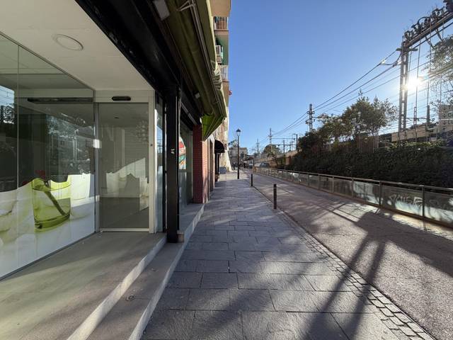 Local comercial en Alquiler en Avinguda Lluís Companys i Jover, 6 en Centre - Estació
