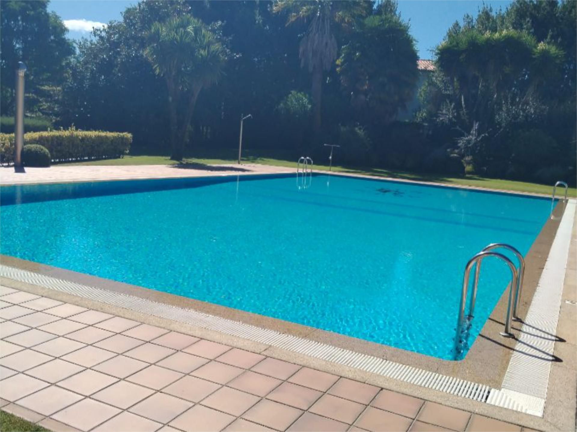 Piscina de Pis en venda en A Estrada  amb Calefacció, Jardí privat i Parquet