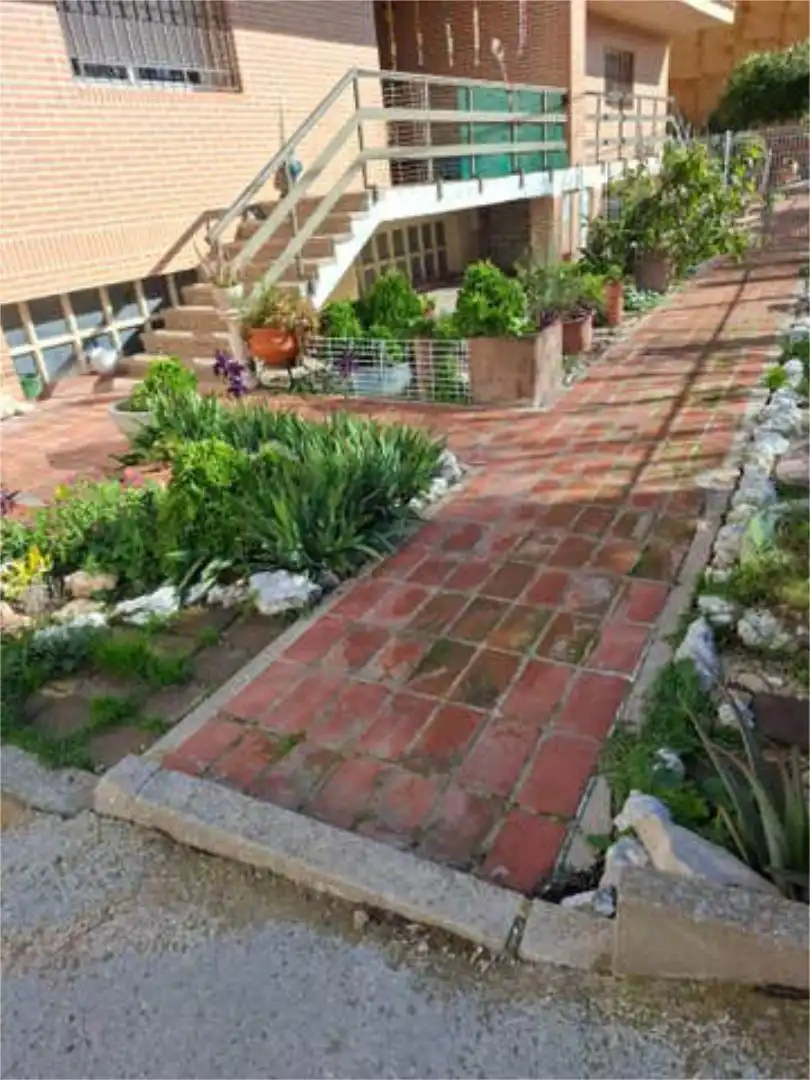 Vista exterior de Casa o xalet en venda en Fuentes de Ebro amb Calefacció, Jardí privat i Terrassa