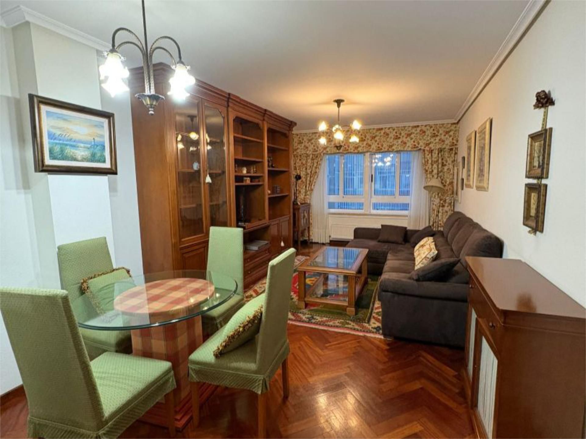 Sala d'estar de Pis en venda en A Coruña Capital  amb Calefacció, Parquet i Traster