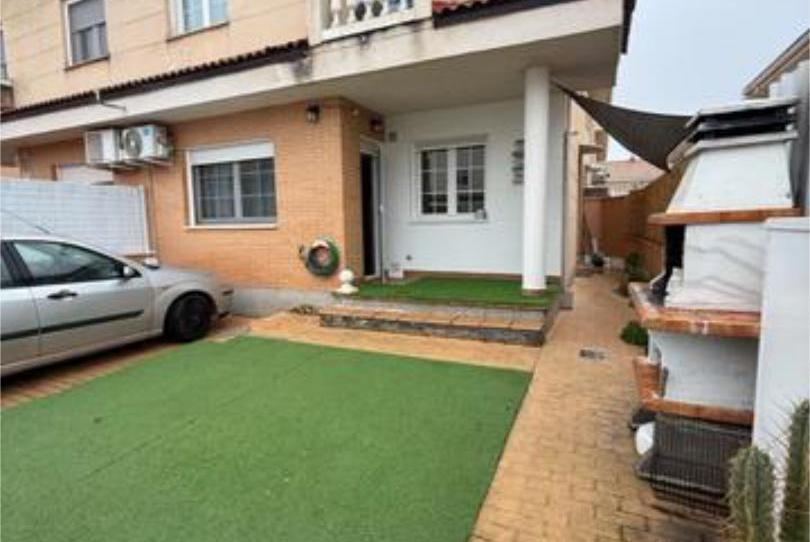 Casa adosada en venda a Los Santos de la Humosa, Madrid - imatge 1 Foto 1 de Casa adosada en venda a Los Santos de la Humosa, Madrid