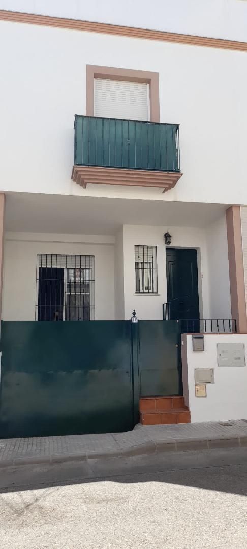 Vista exterior de Pis en venda en La Algaba amb Aire condicionat, Calefacció i Jardí privat