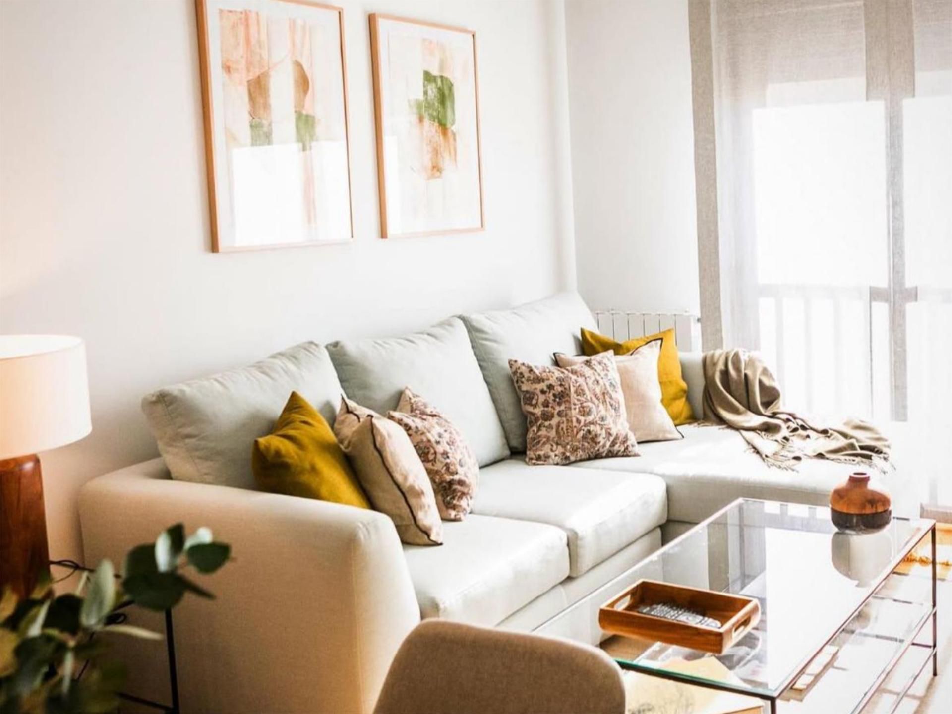 Sala d'estar de Pis de lloguer en  Madrid Capital amb Aire condicionat, Piscina i Balcó