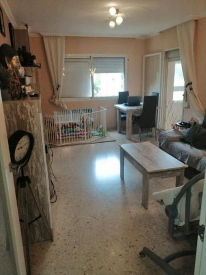 Sala d'estar de Pis de lloguer en Algeciras amb Jardí privat, Piscina i Moblat