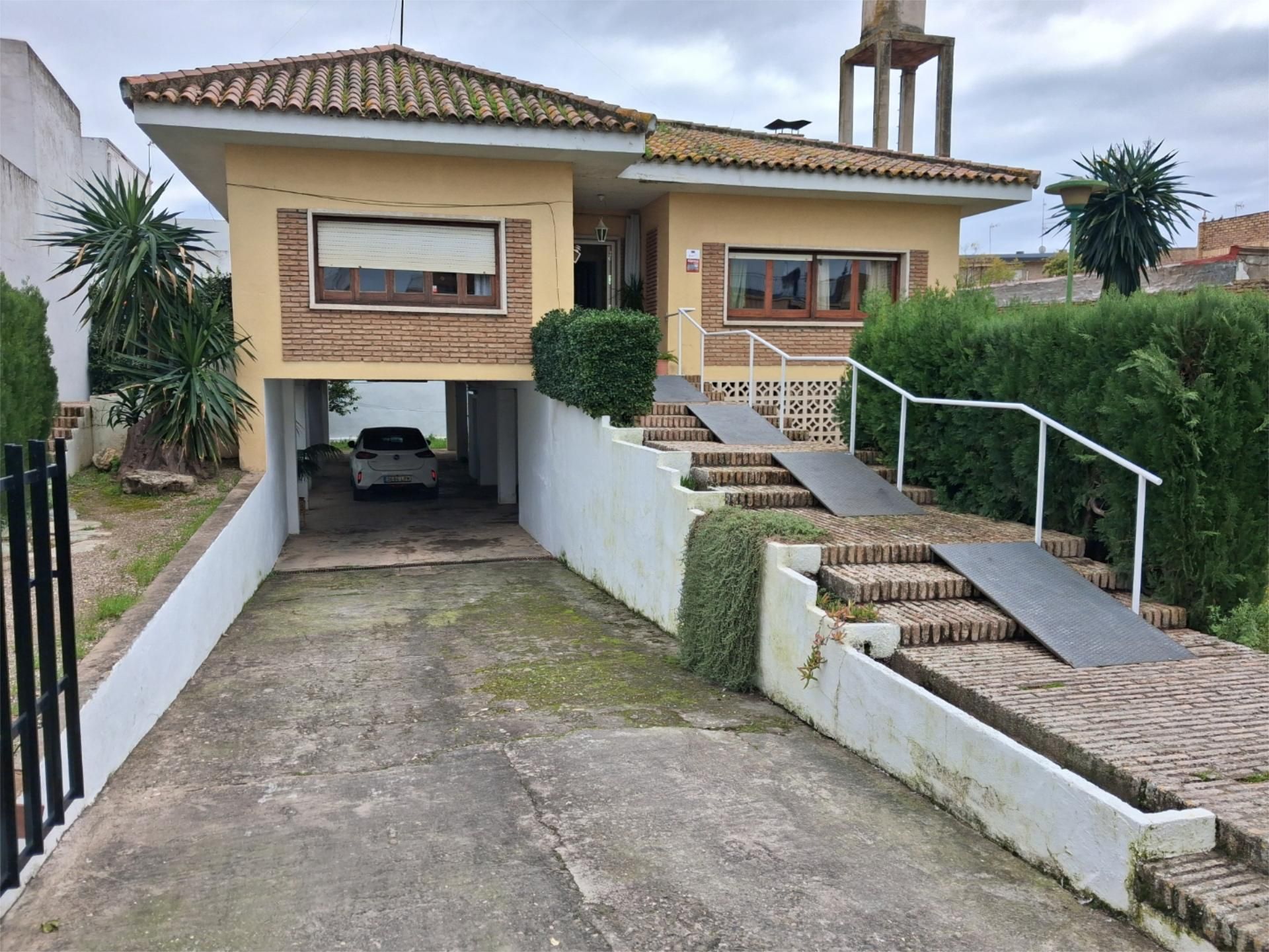 Exterior view of House or chalet for sale in La Algaba  with Air Conditioner, Terrace and Balcony