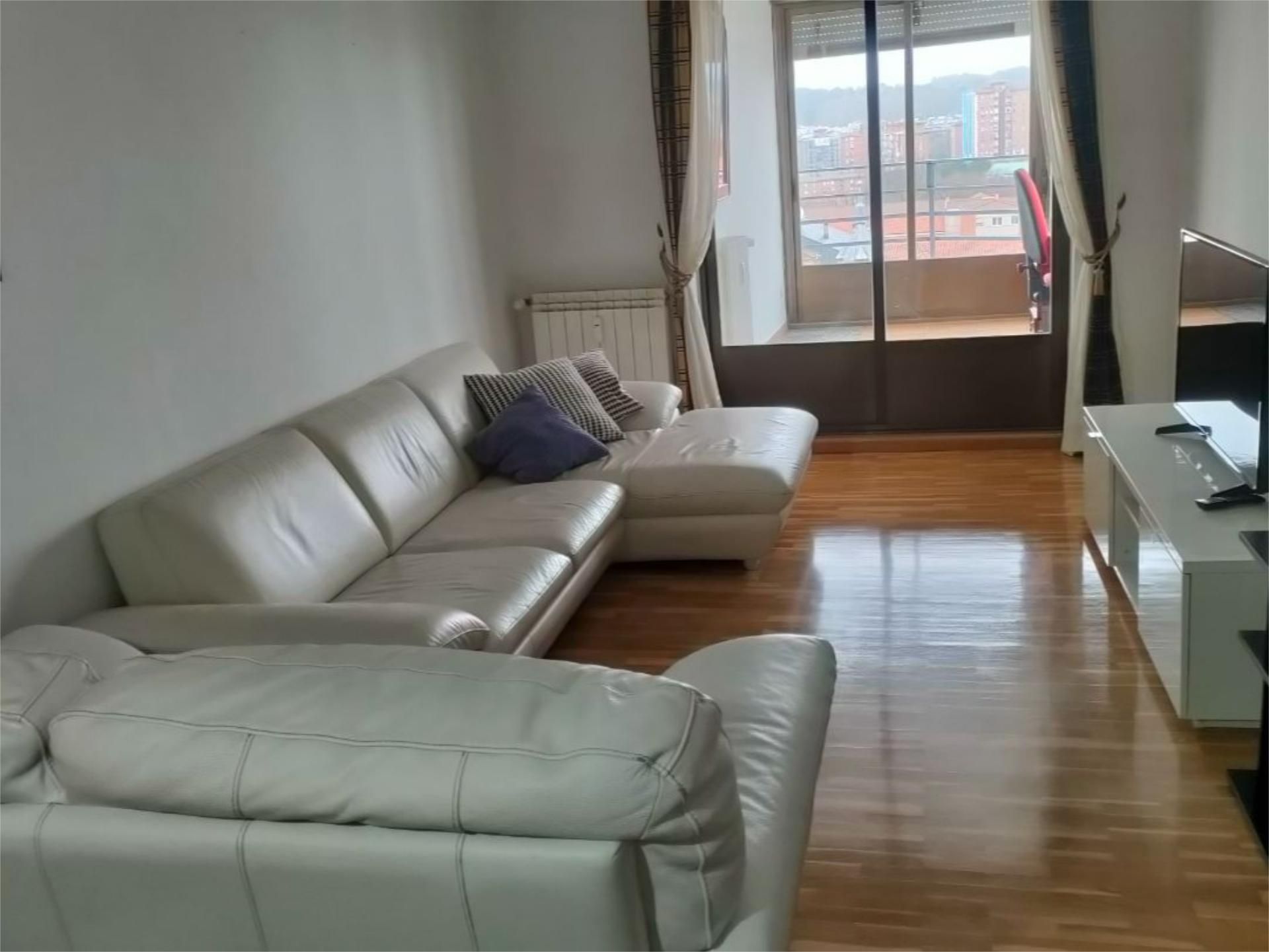 Living room of Flat to rent in Valladolid Capital  with Heating, Parquet flooring and Terrace