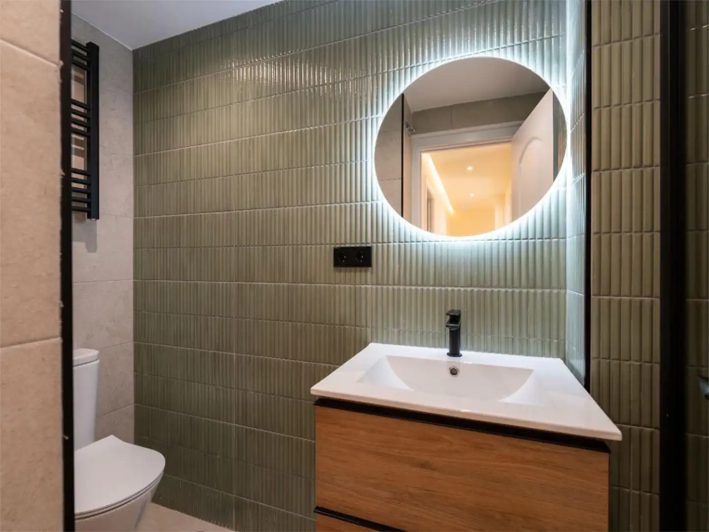 Piso en venta en Calle de Mauricio Ravel, 3, Castilla Baño de Piso en venta en Madrid Capital con Aire acondicionado