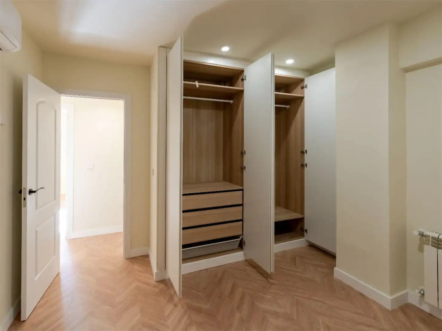 Piso en venta en Calle de Mauricio Ravel, 3, Castilla Habitación de Piso en venta en Madrid Capital con Aire acondicionado