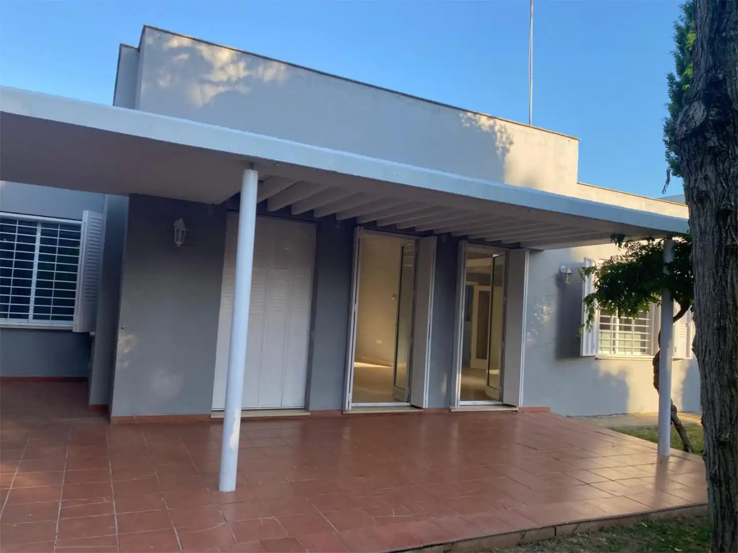 Flat for sale in Calle Fresno, 8, Almensilla Exterior view of Flat for sale in Almensilla with Air Conditioner, Private garden and Terrace