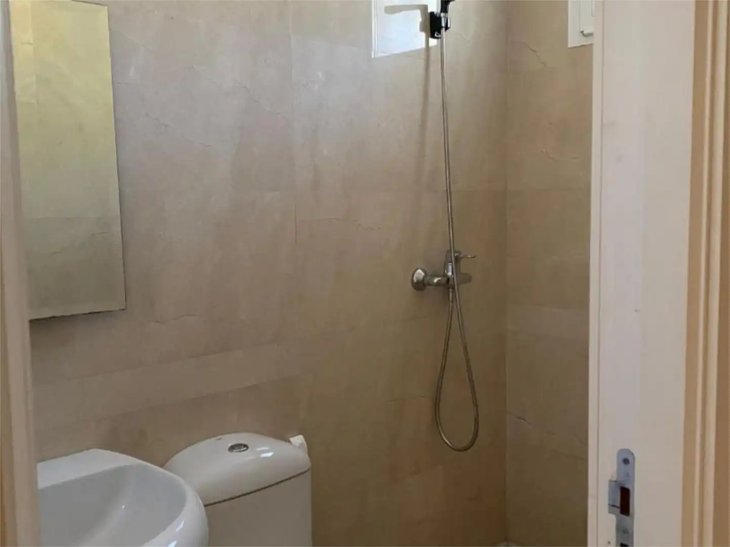 Flat for sale in Calle Fresno, 8, Almensilla Bathroom of Flat for sale in Almensilla with Air Conditioner, Private garden and Terrace