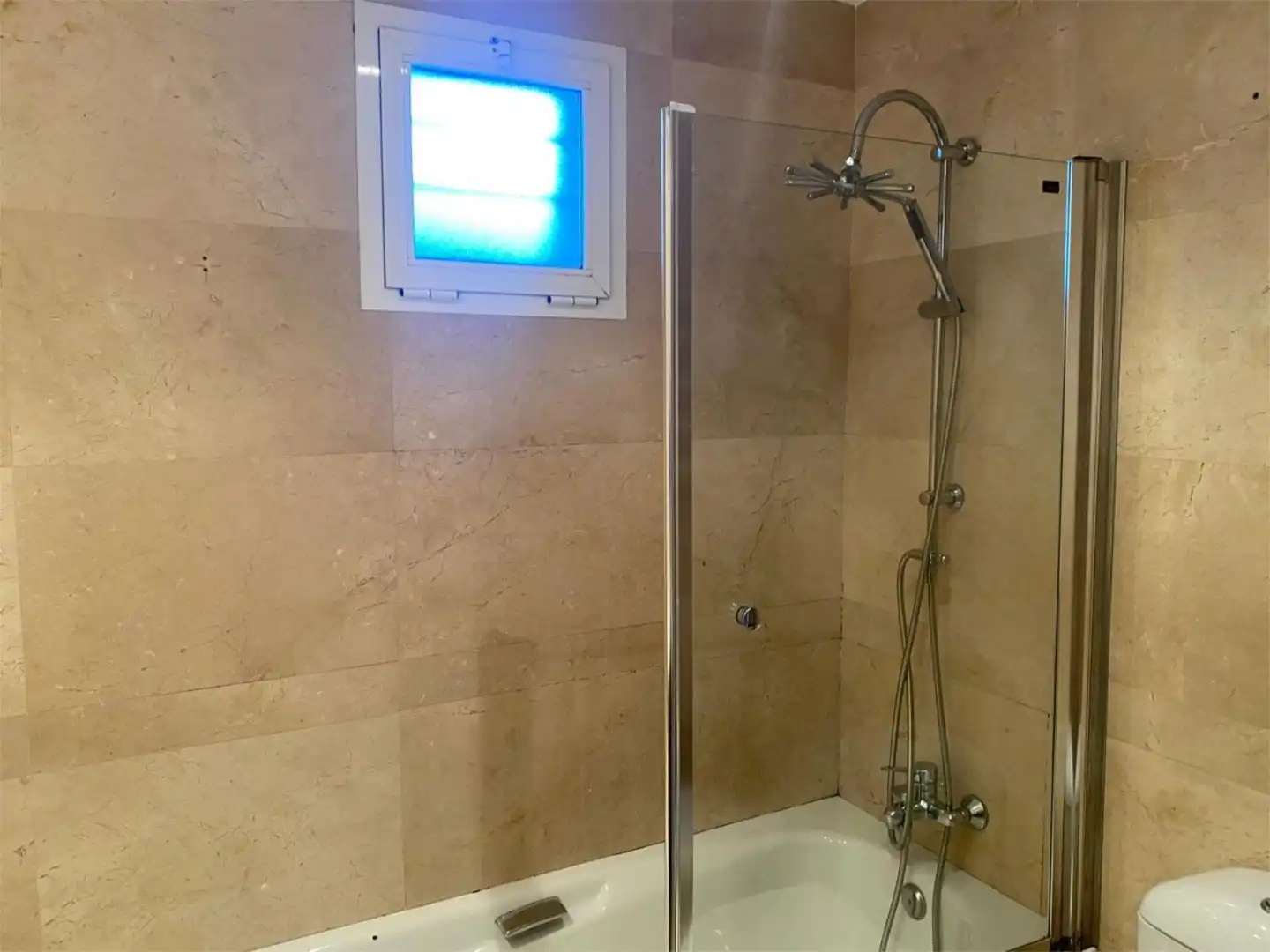 Flat for sale in Calle Fresno, 8, Almensilla Bathroom of Flat for sale in Almensilla with Air Conditioner, Private garden and Terrace