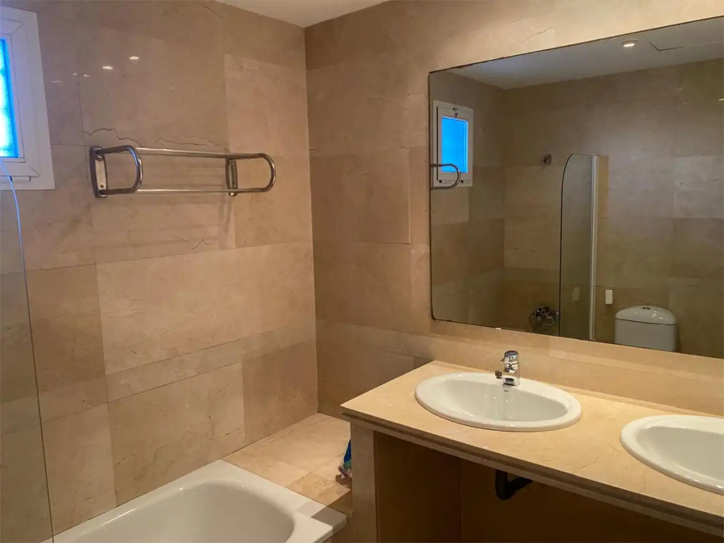 Flat for sale in Calle Fresno, 8, Almensilla Bathroom of Flat for sale in Almensilla with Air Conditioner, Private garden and Terrace