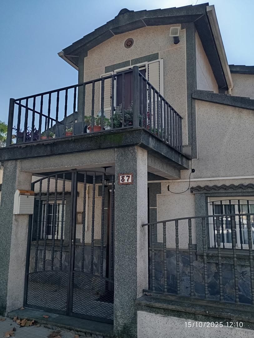Vista exterior de Casa o chalet en venta en Parets del Vallès con Terraza y Balcón
