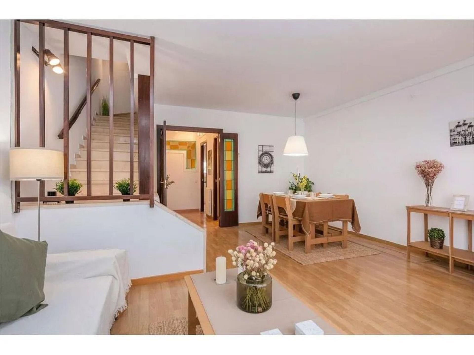 Casa adosada de lloguer a Carrer de Sant Fruitós, 25, Plaça Catalunya Casa adosada de lloguer a Carrer de Sant Fruitós, 25, Plaça Catalunya