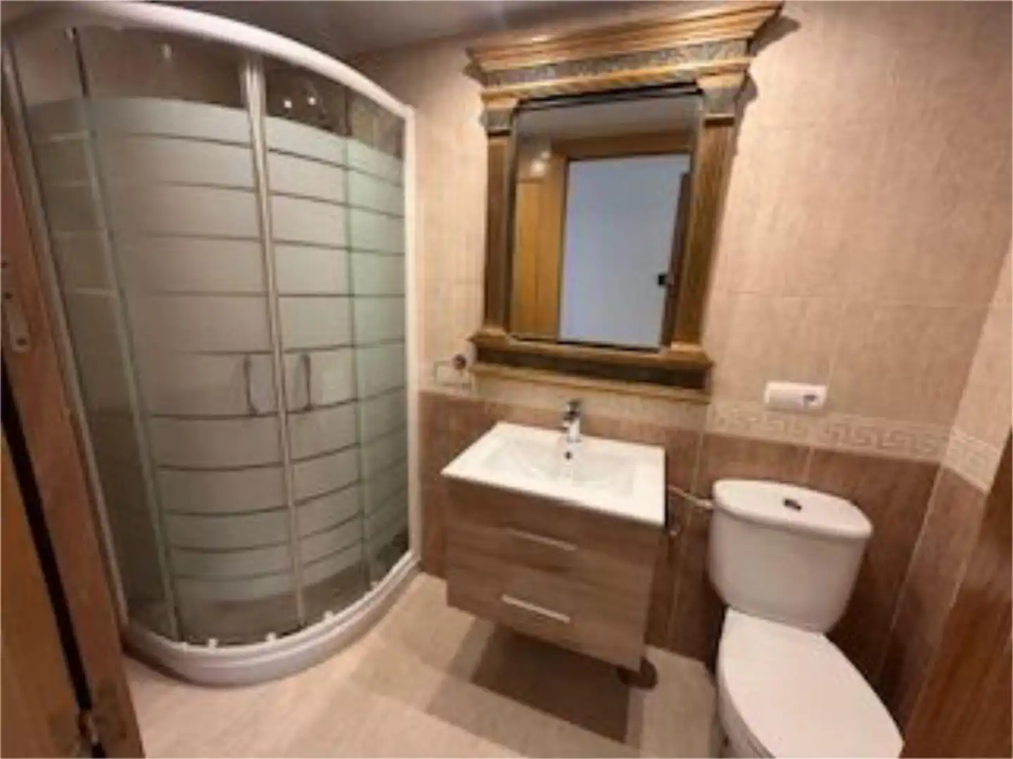 Flat for rent in Calle Yegen, 3, Rosaleda - Juventud Bathroom of Flat for rent in Granada with Air Conditioner, Heating and Terrace