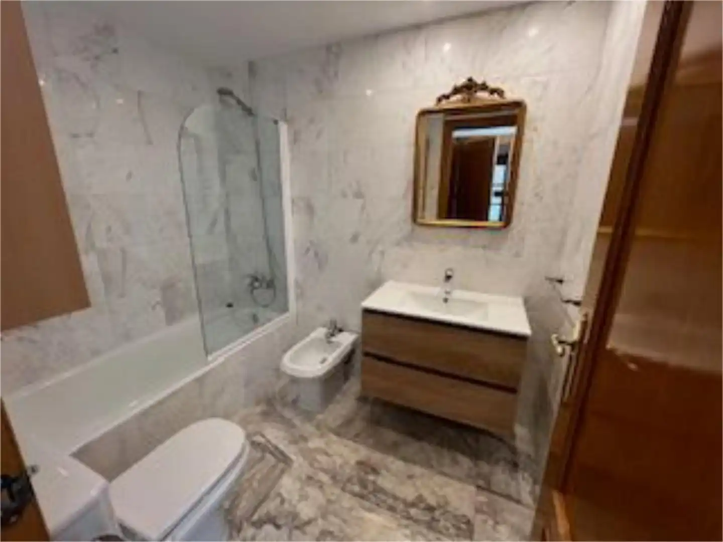 Flat for rent in Calle Yegen, 3, Rosaleda - Juventud Bathroom of Flat for rent in Granada with Air Conditioner, Heating and Terrace