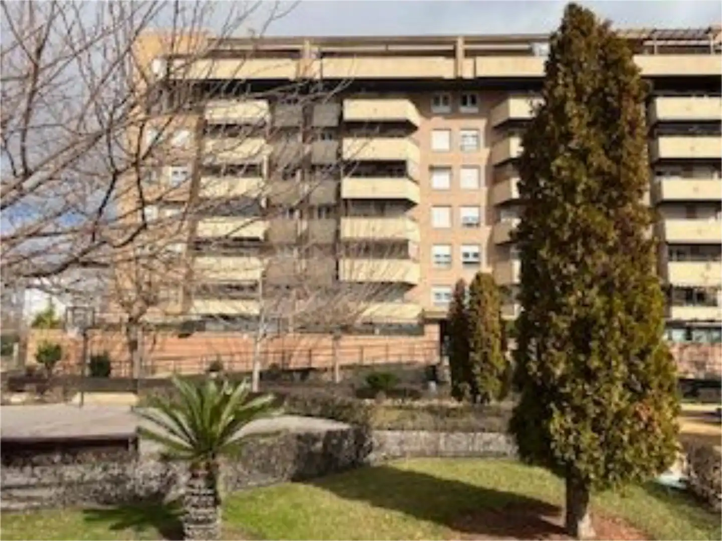 Flat for rent in Calle Yegen, 3, Rosaleda - Juventud Exterior view of Flat for rent in Granada with Air Conditioner, Heating and Terrace