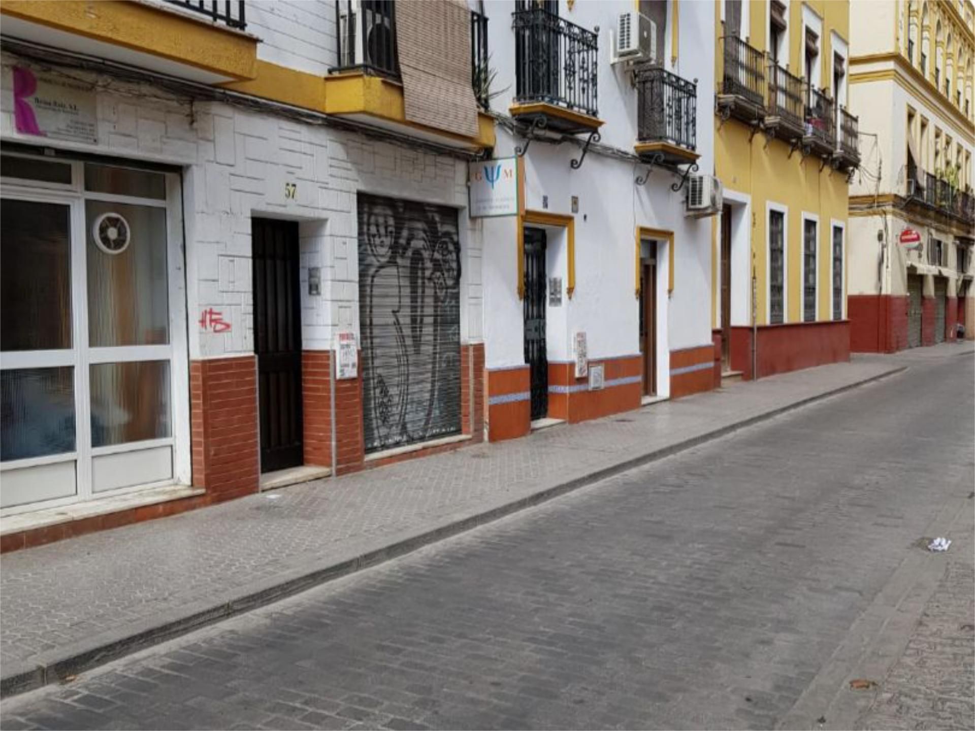 Exterior view of Flat for sale in  Sevilla Capital  with Heating and Furnished