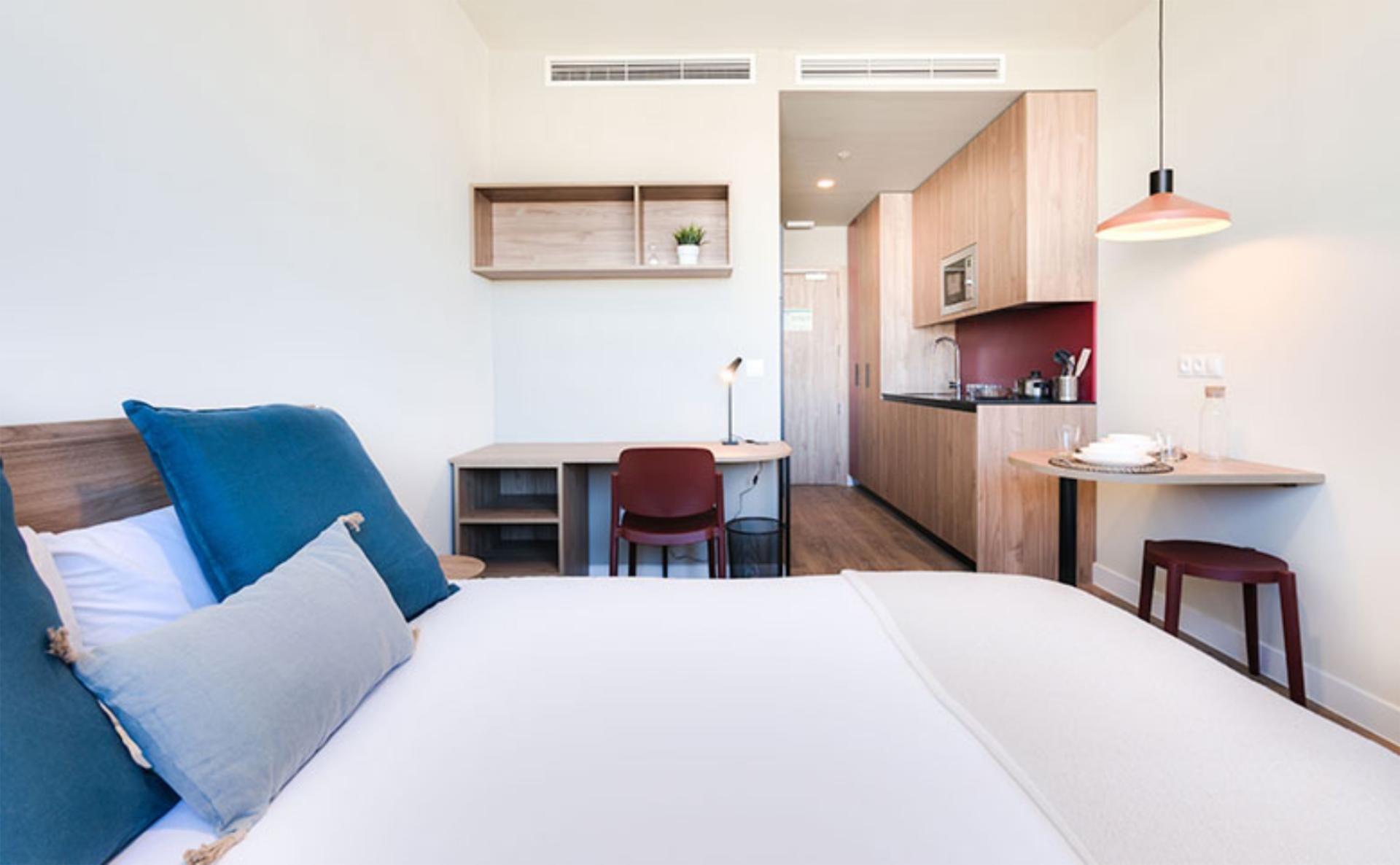 Estudi de lloguer a Avenida del Monte Valdelatas, 89, Zona Industrial Dormitori de Estudi de lloguer en Alcobendas amb Aire condicionat, Calefacció i Piscina