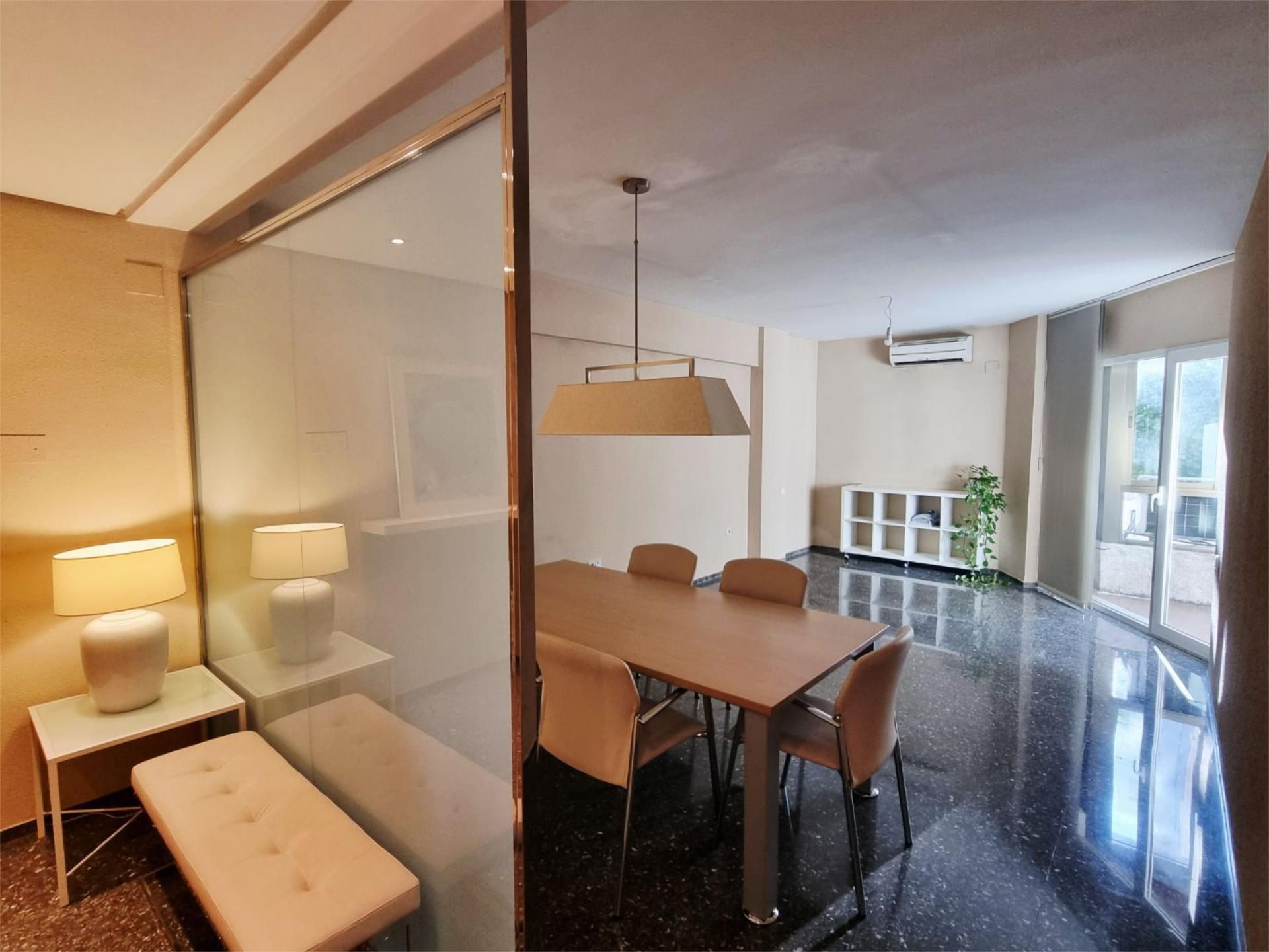 Comedor de Piso de alquiler en  Valencia Capital con Aire acondicionado, Calefacción y Terraza