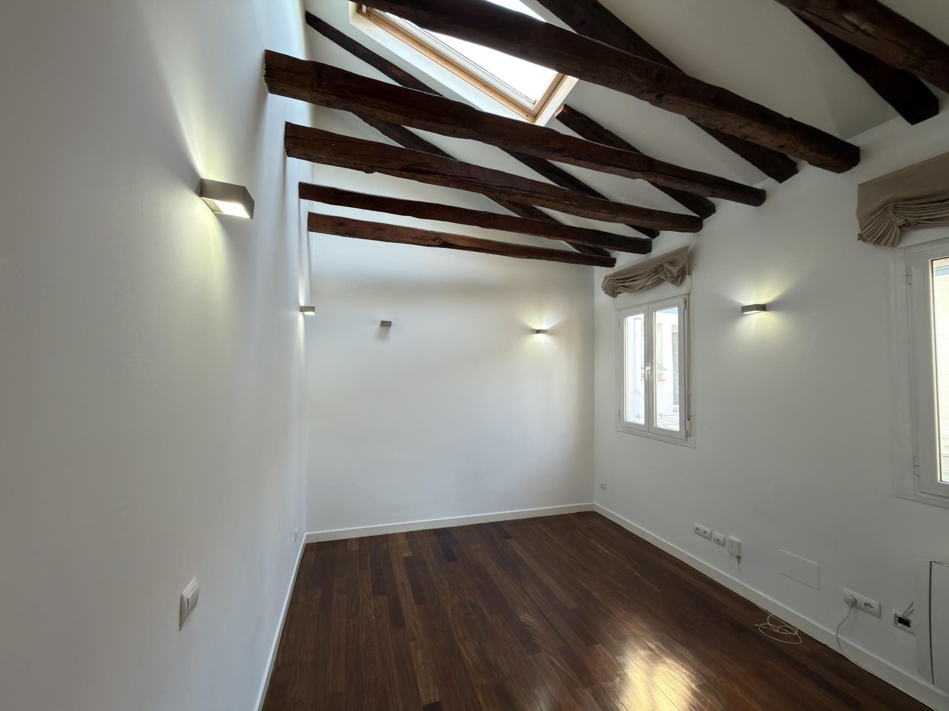 Attic to rent in  Madrid Capital  with Air Conditioner