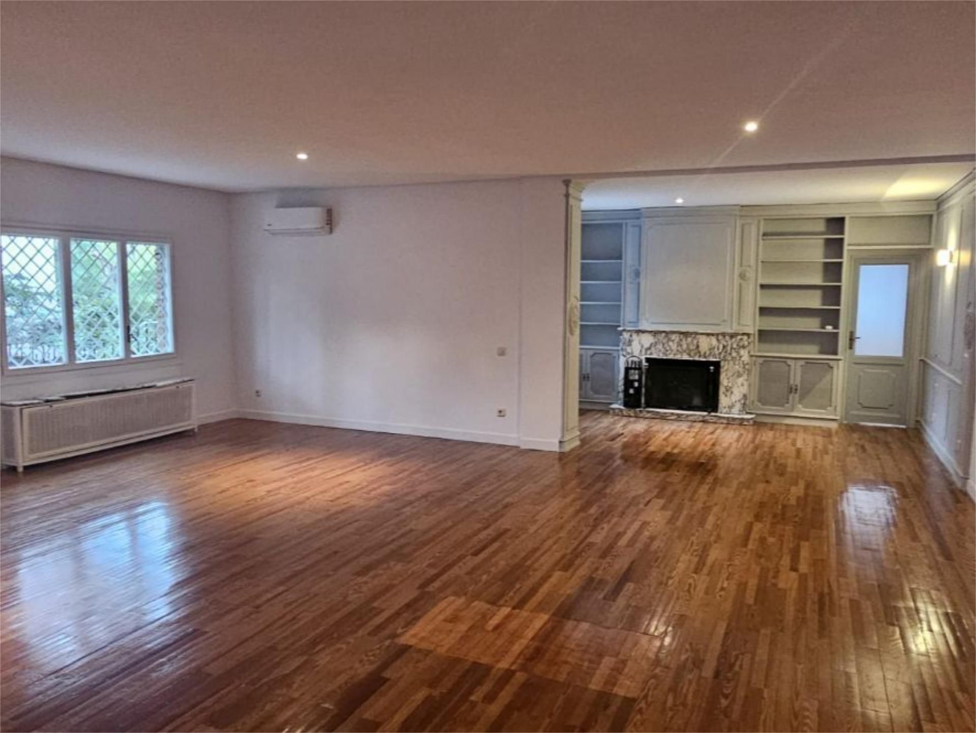 Sala d'estar de Pis de lloguer en  Madrid Capital amb Aire condicionat, Calefacció i Jardí privat