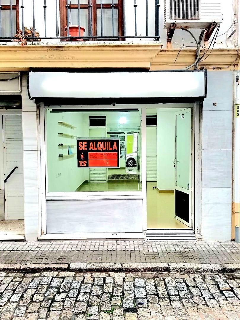 Premises for rent in San Fernando  with Air Conditioner