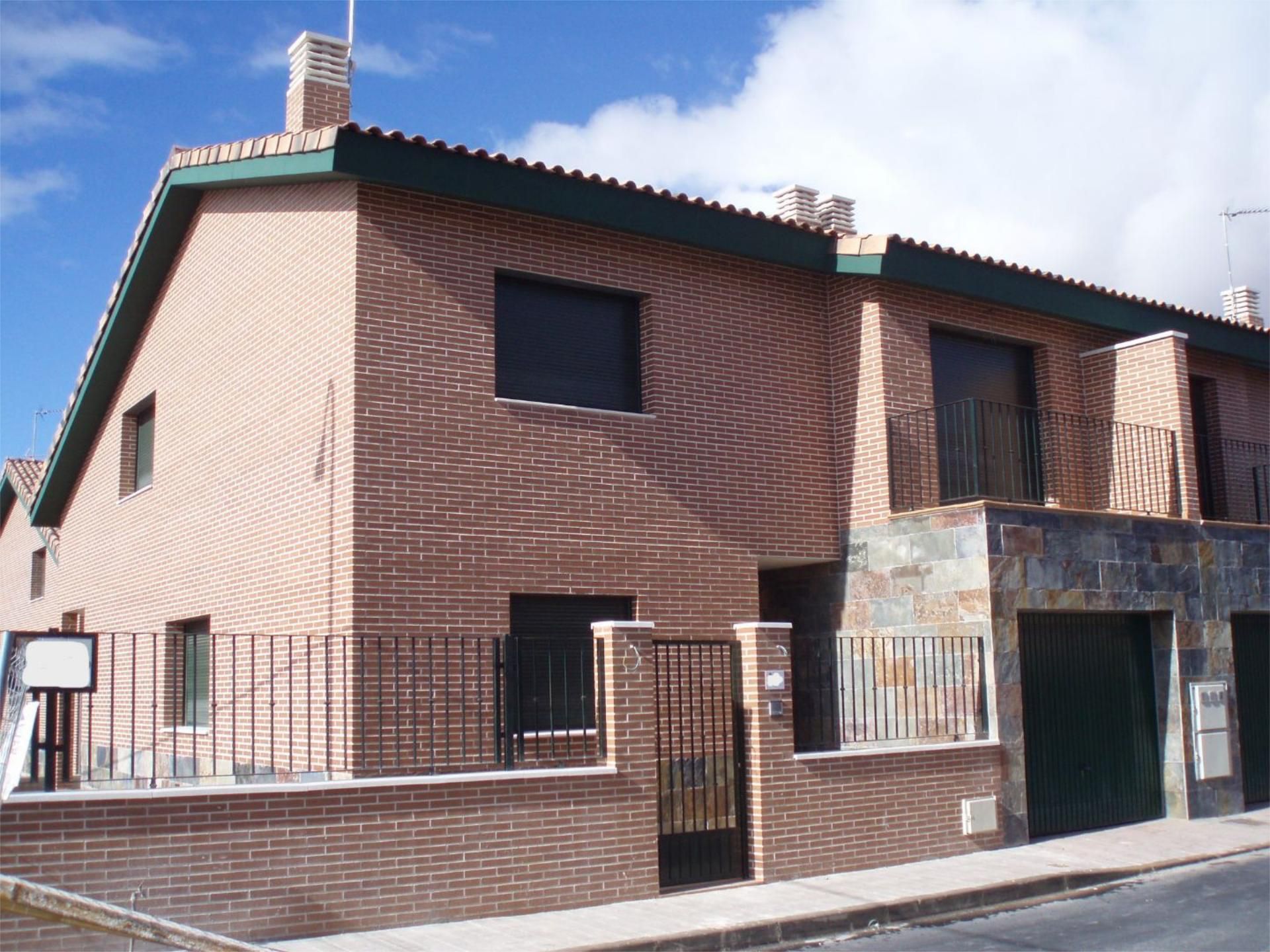 Vista exterior de Pis en venda en Ajofrín amb Aire condicionat, Terrassa i Balcó