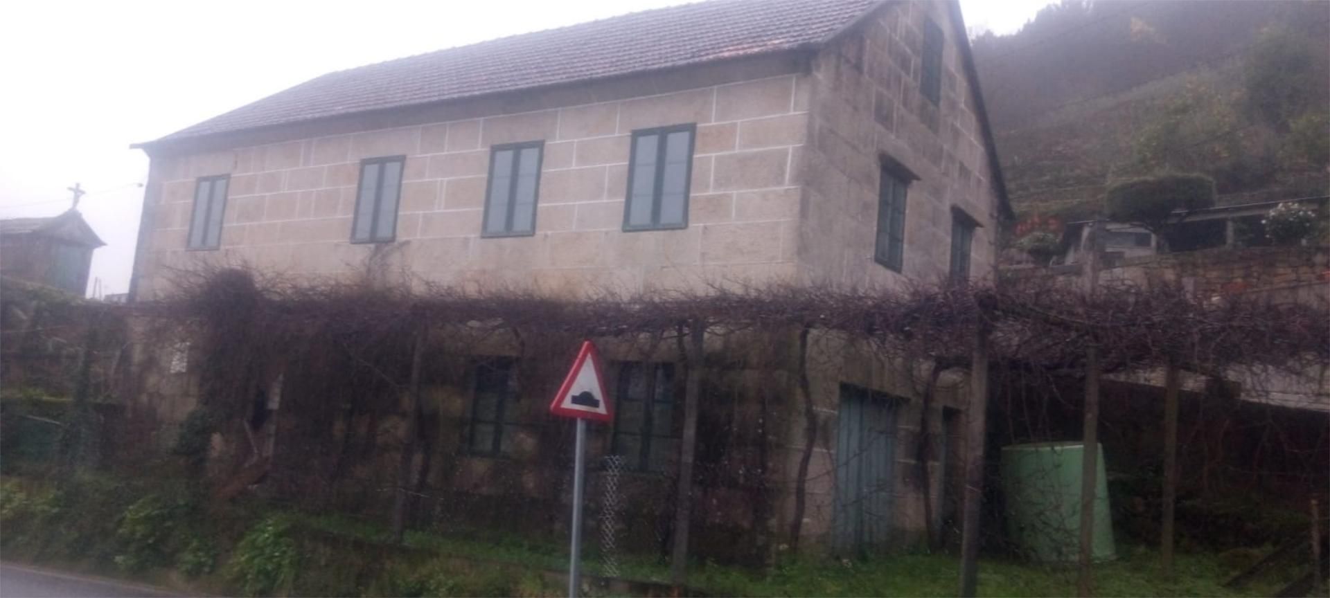 Vista exterior de Casa adosada en venda en Pontevedra Capital  amb Jardí privat i Terrassa