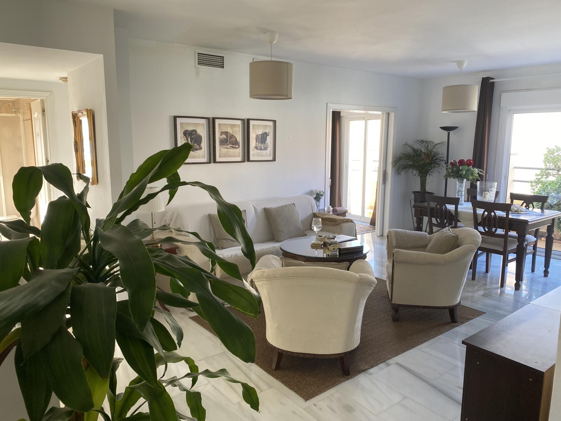 Sala d'estar de Àtic de lloguer en Torremolinos amb Aire condicionat, Calefacció i Terrassa