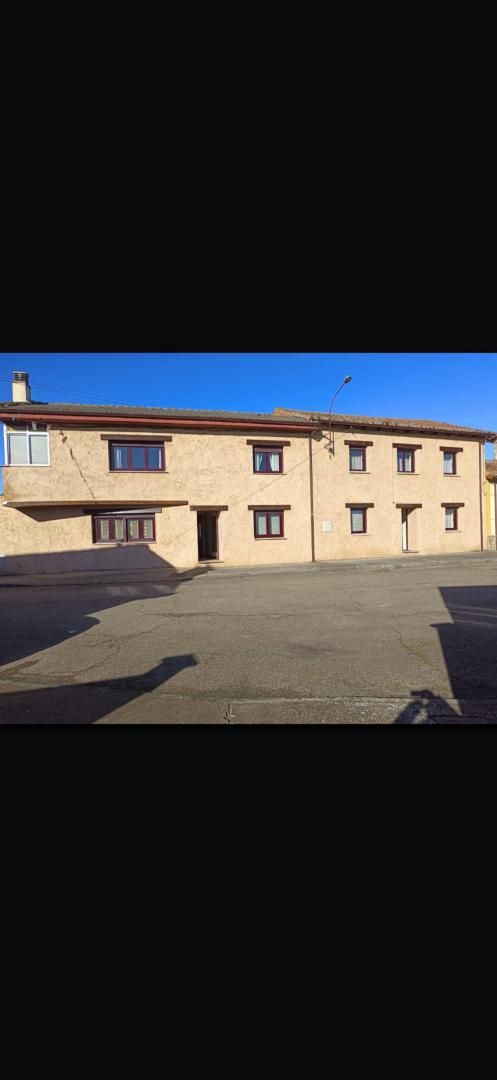 Vista exterior de Casa o xalet en venda en Mansilla Mayor amb Terrassa i Balcó