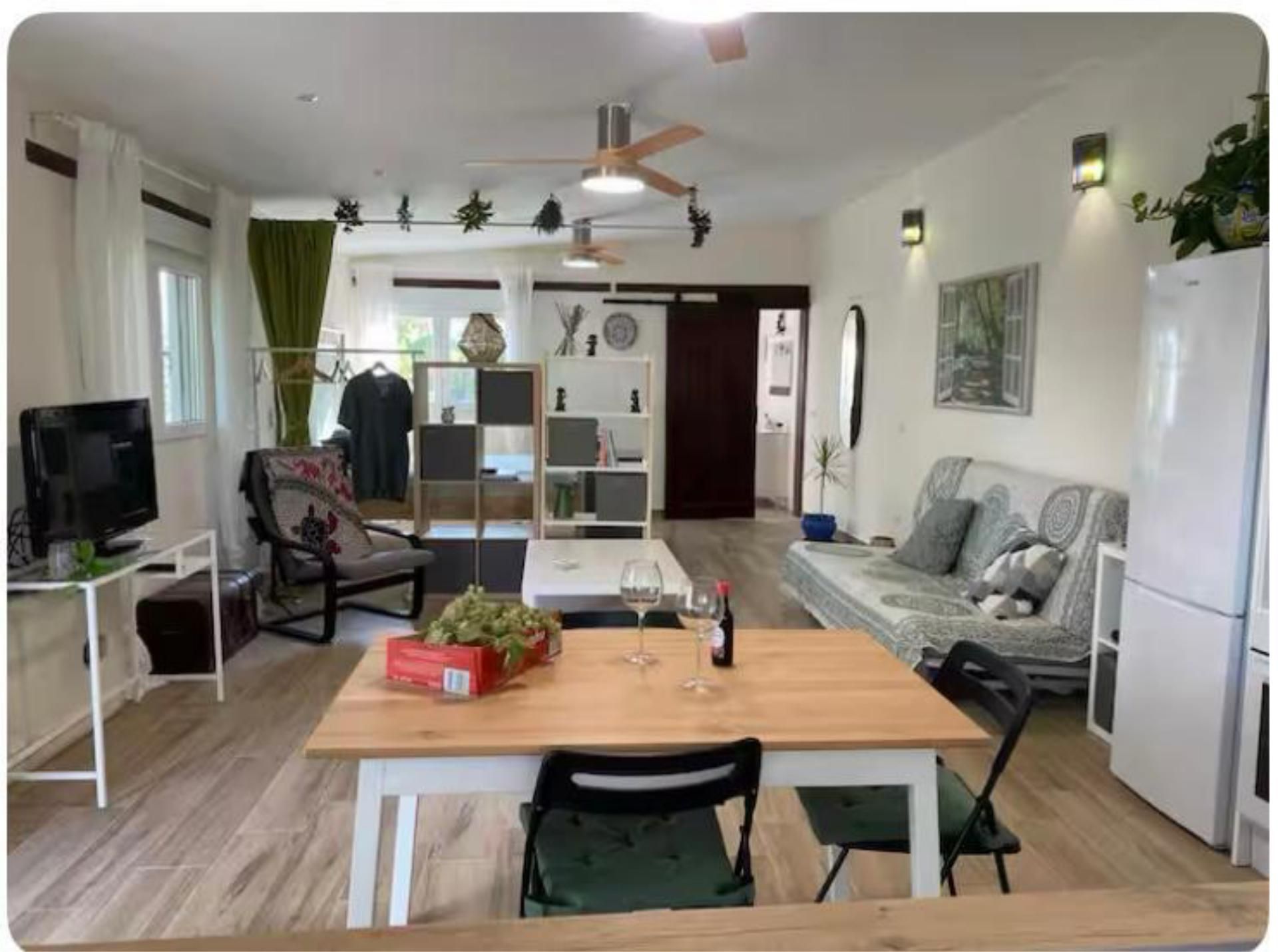 Wohnzimmer von Loft miete in Coria del Río mit Schwimmbad und Möbliert