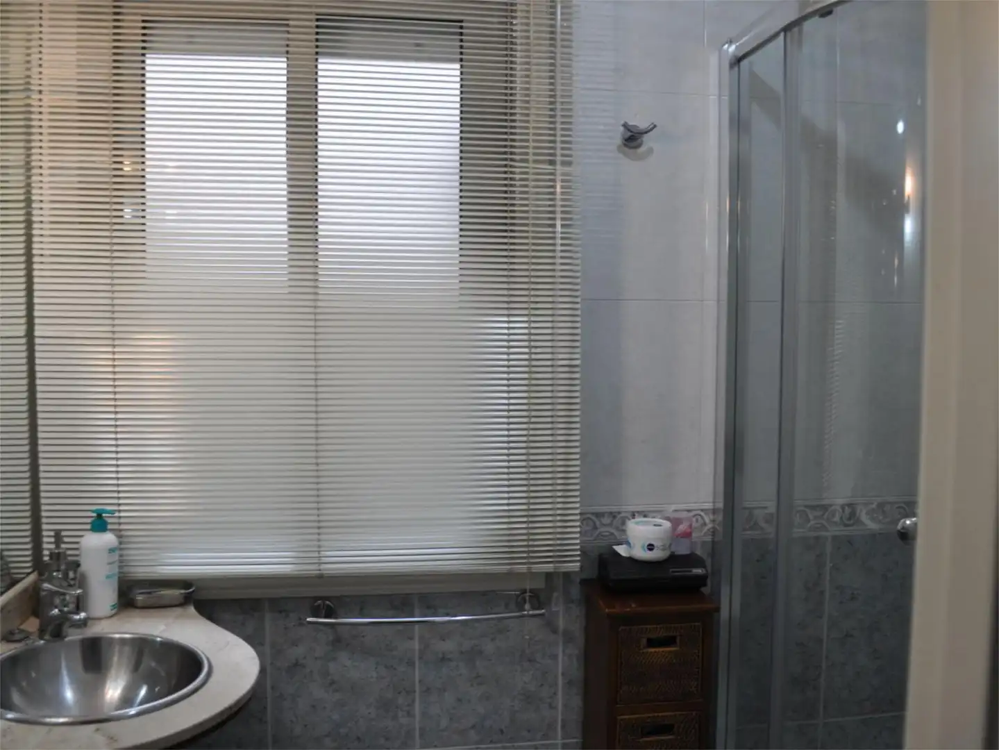 Bathroom of Flat for rent in Lalín  with Heating, Parquet flooring and Terrace