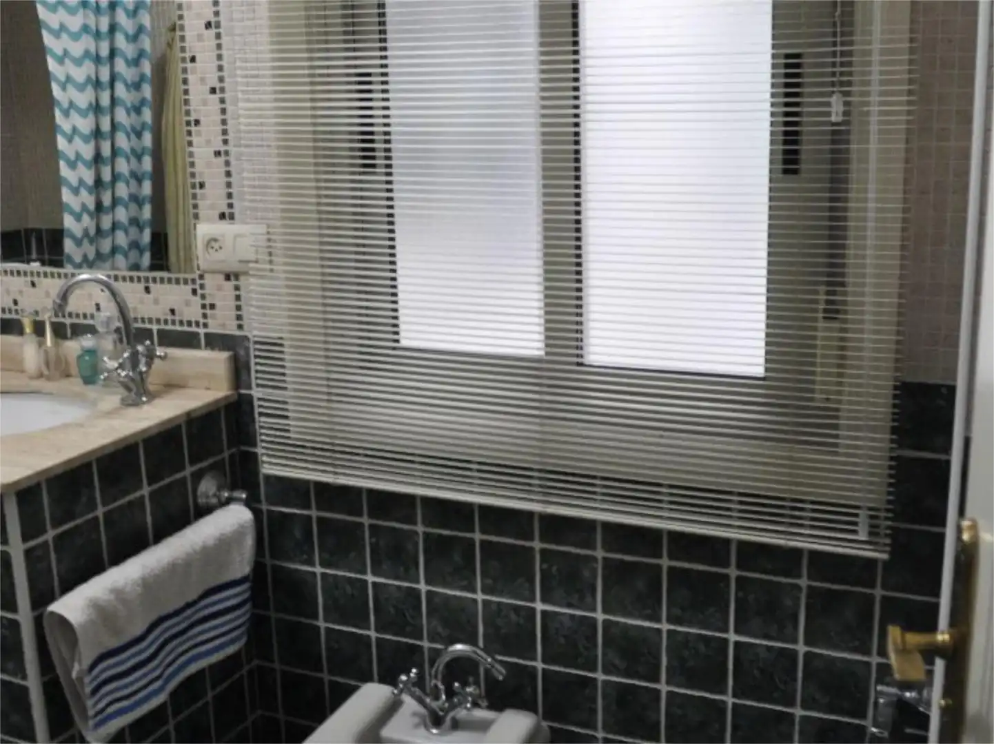 Bathroom of Flat for rent in Lalín  with Heating, Parquet flooring and Terrace