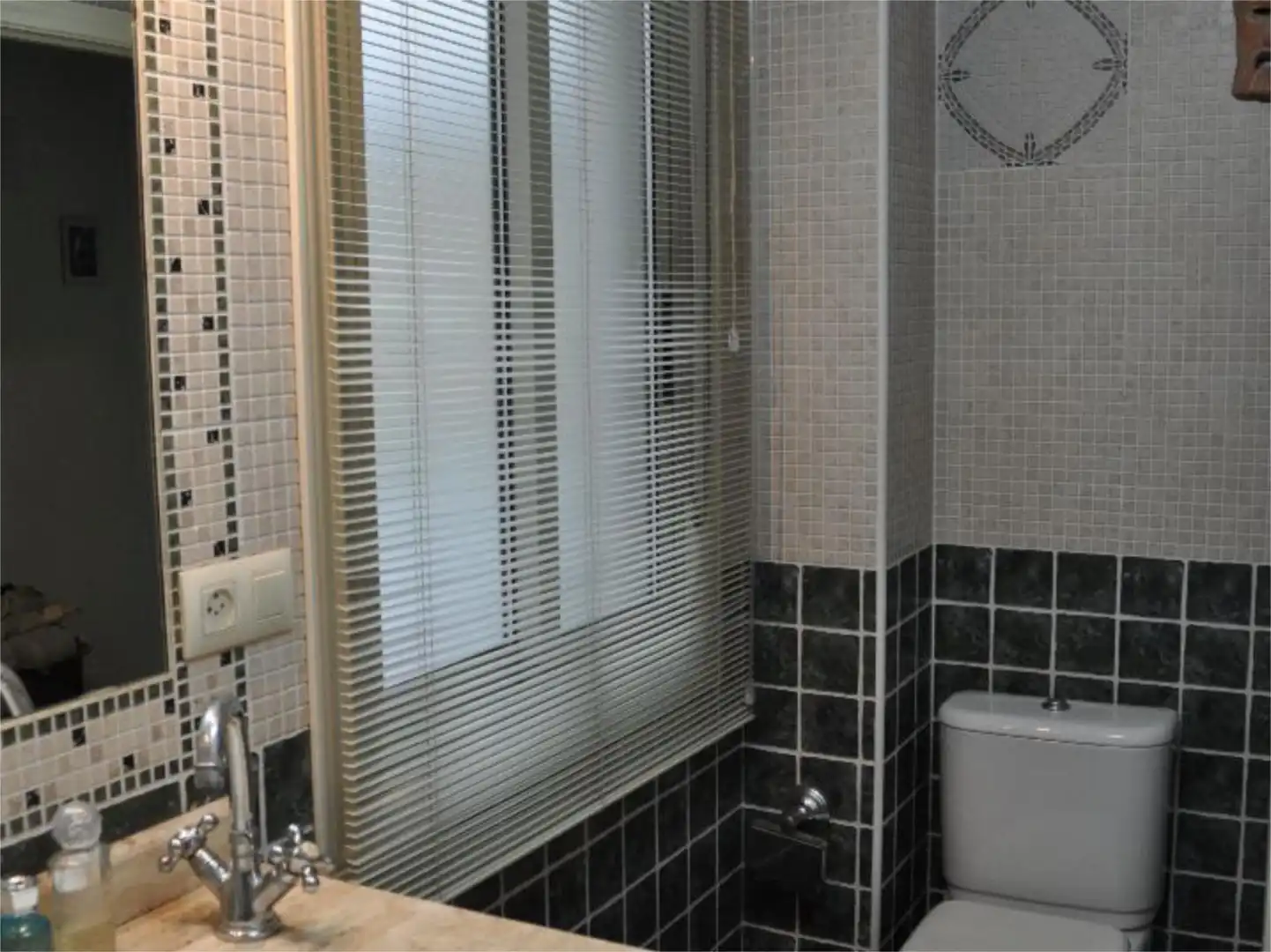 Bathroom of Flat for rent in Lalín  with Heating, Parquet flooring and Terrace