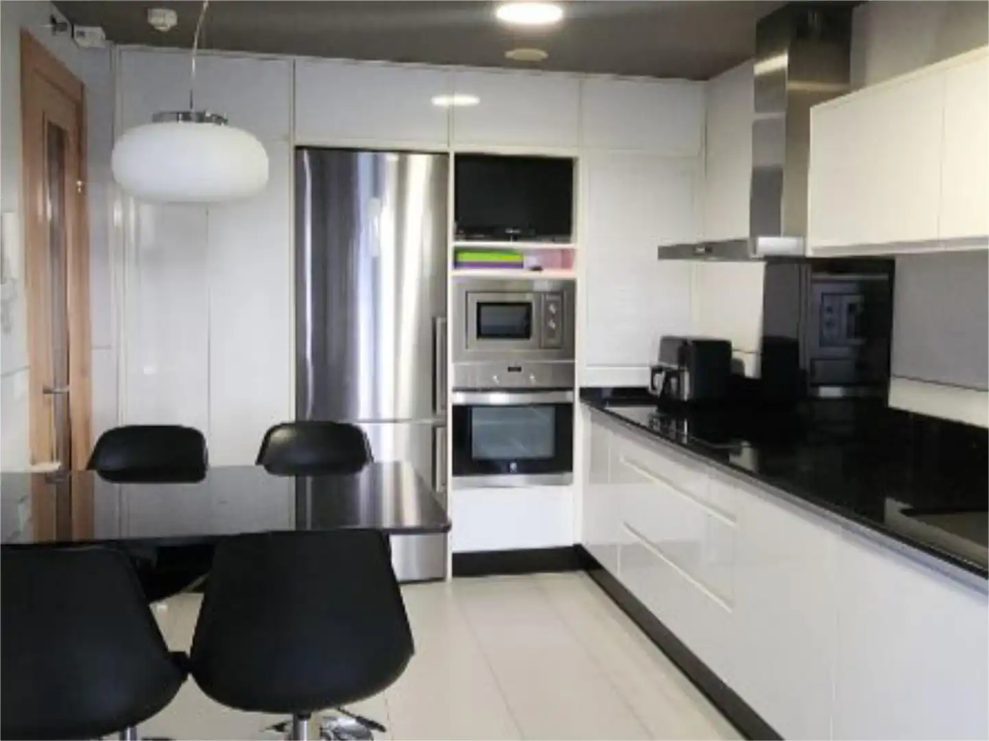 Piso en venta en Calle Alfonso VI, 11, Logroño Cocina de Piso en venta en Logroño con Aire acondicionado, Terraza y Piscina