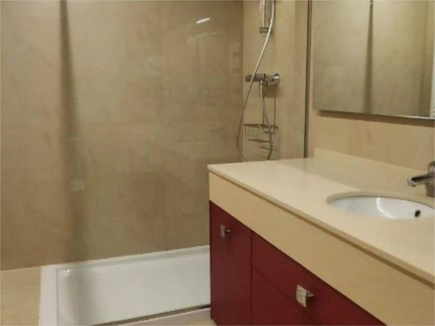 Piso en venta en Calle Alfonso VI, 11, Logroño Baño de Piso en venta en Logroño con Aire acondicionado, Terraza y Piscina