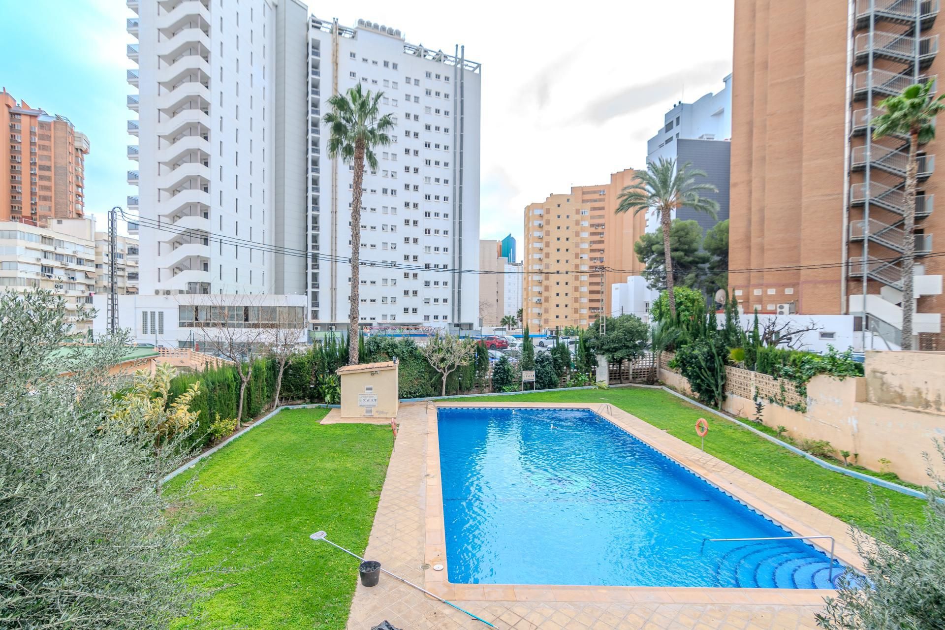 Piscina de Pis en venda en Benidorm amb Jardí privat, Piscina i Moblat