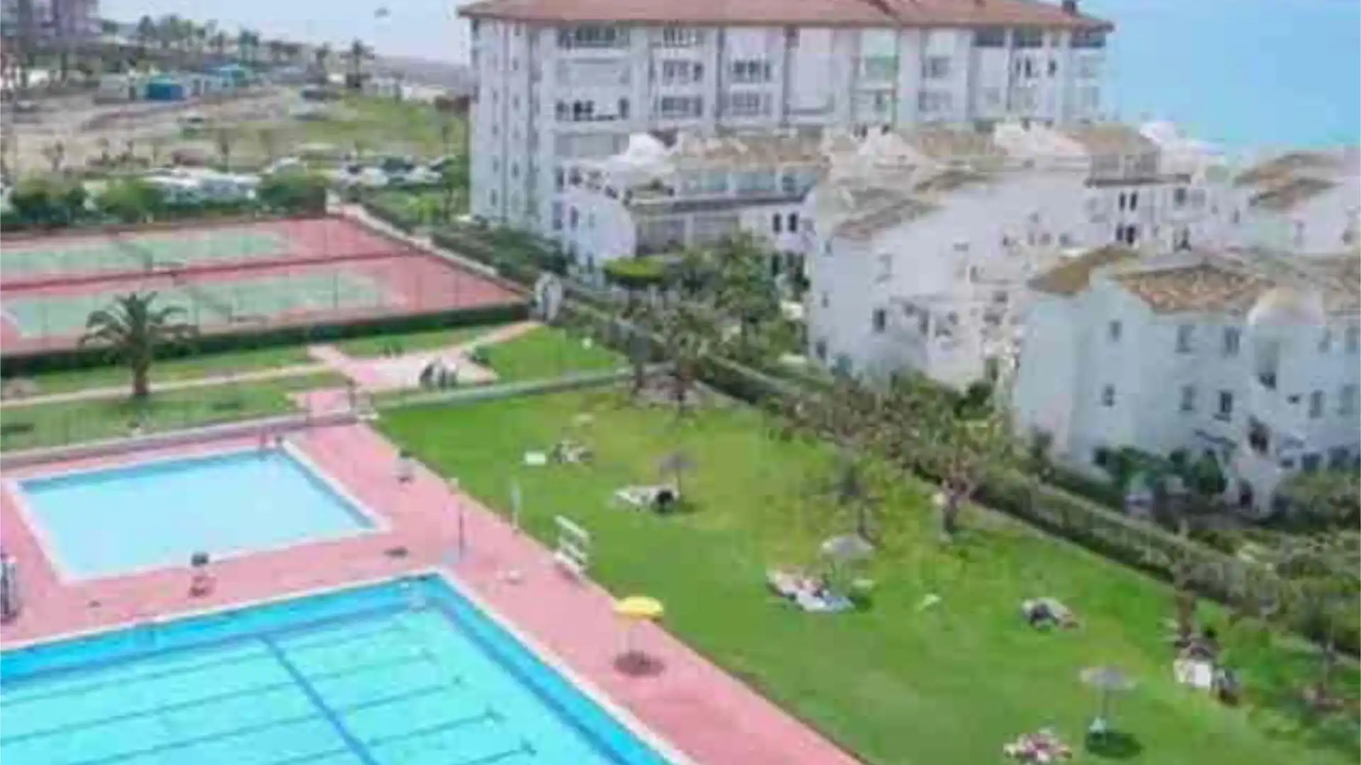 Piscina de Apartamento de alquiler en Torrox