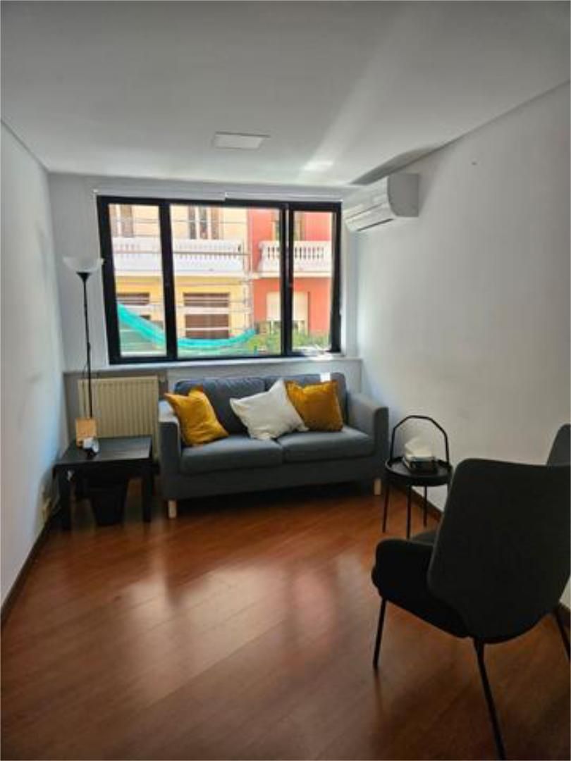 Sala de estar de Oficina de alquiler en  Madrid Capital con Aire acondicionado