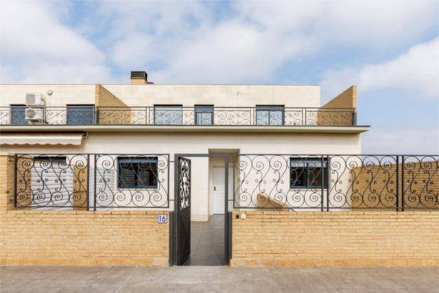 Casa adosada en Alquiler en Valdefierro