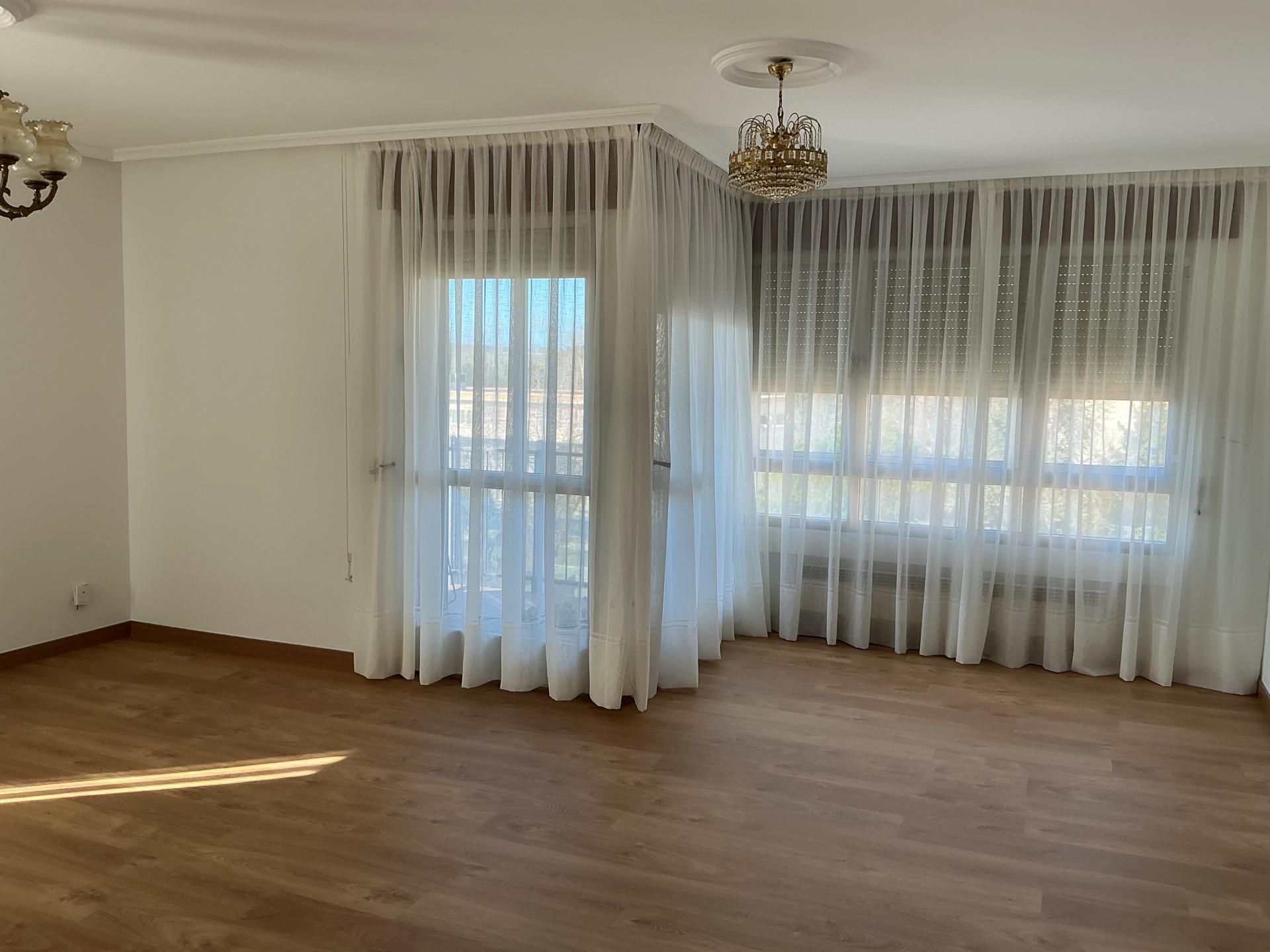 Habitación de Piso de alquiler en Valladolid Capital con Calefacción, Parquet y Amueblado