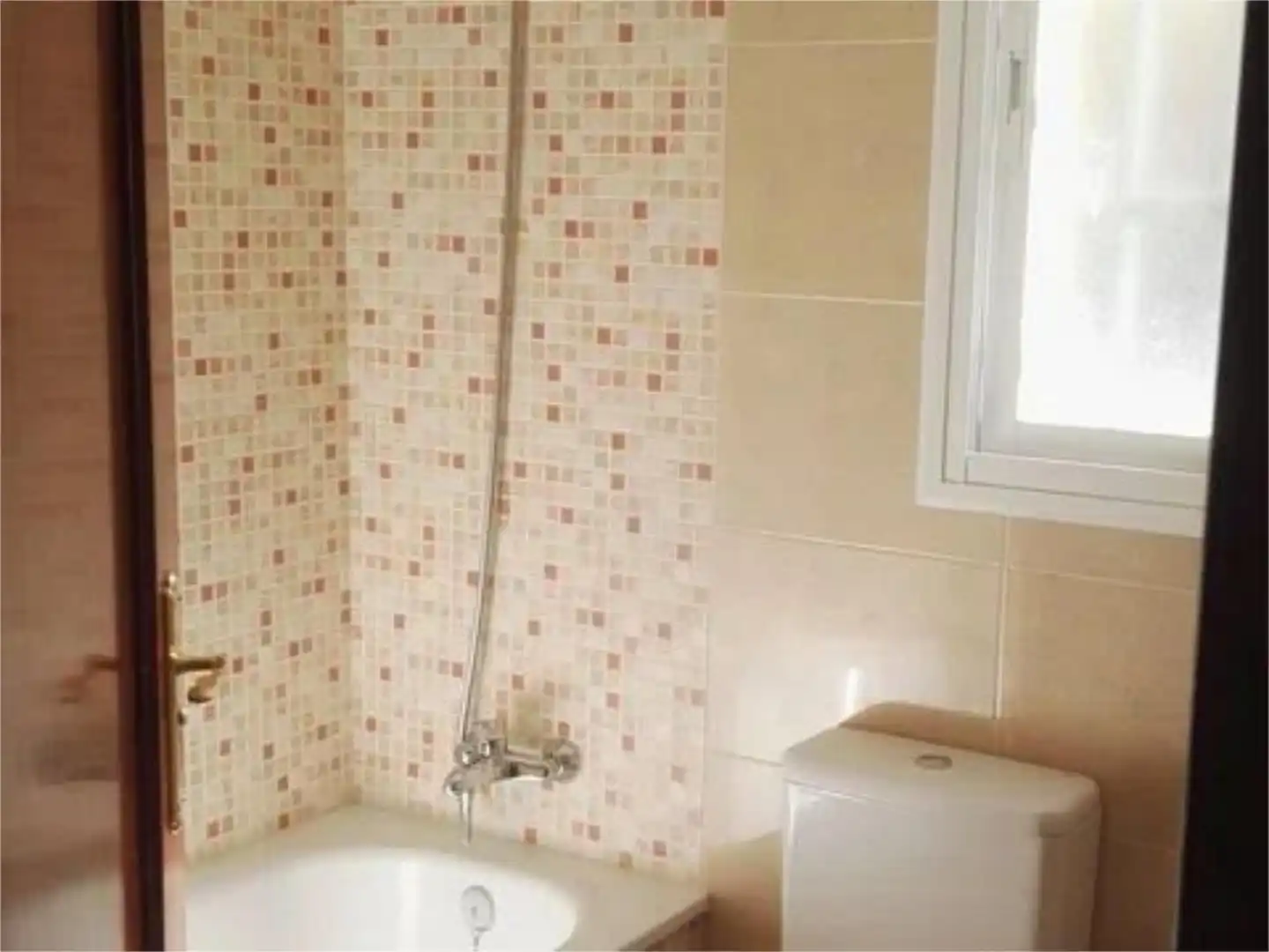 Piso en venta en Calle Mirador de las Arquillas, 22, Fuentemora Baño de Piso en venta en Antequera con Aire acondicionado, Calefacción y Jardín privado
