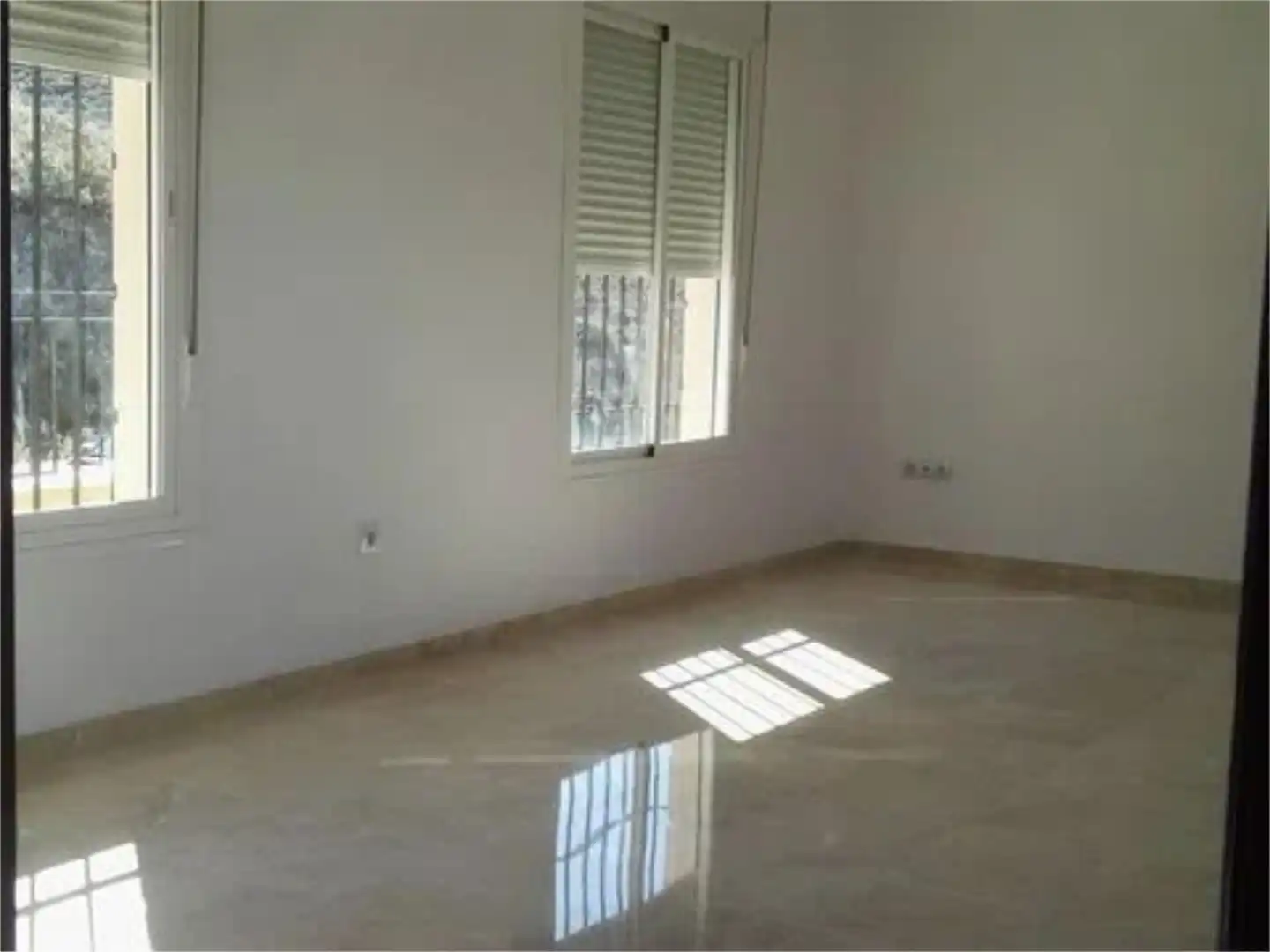 Piso en venta en Calle Mirador de las Arquillas, 22, Fuentemora Habitación de Piso en venta en Antequera con Aire acondicionado, Calefacción y Jardín privado
