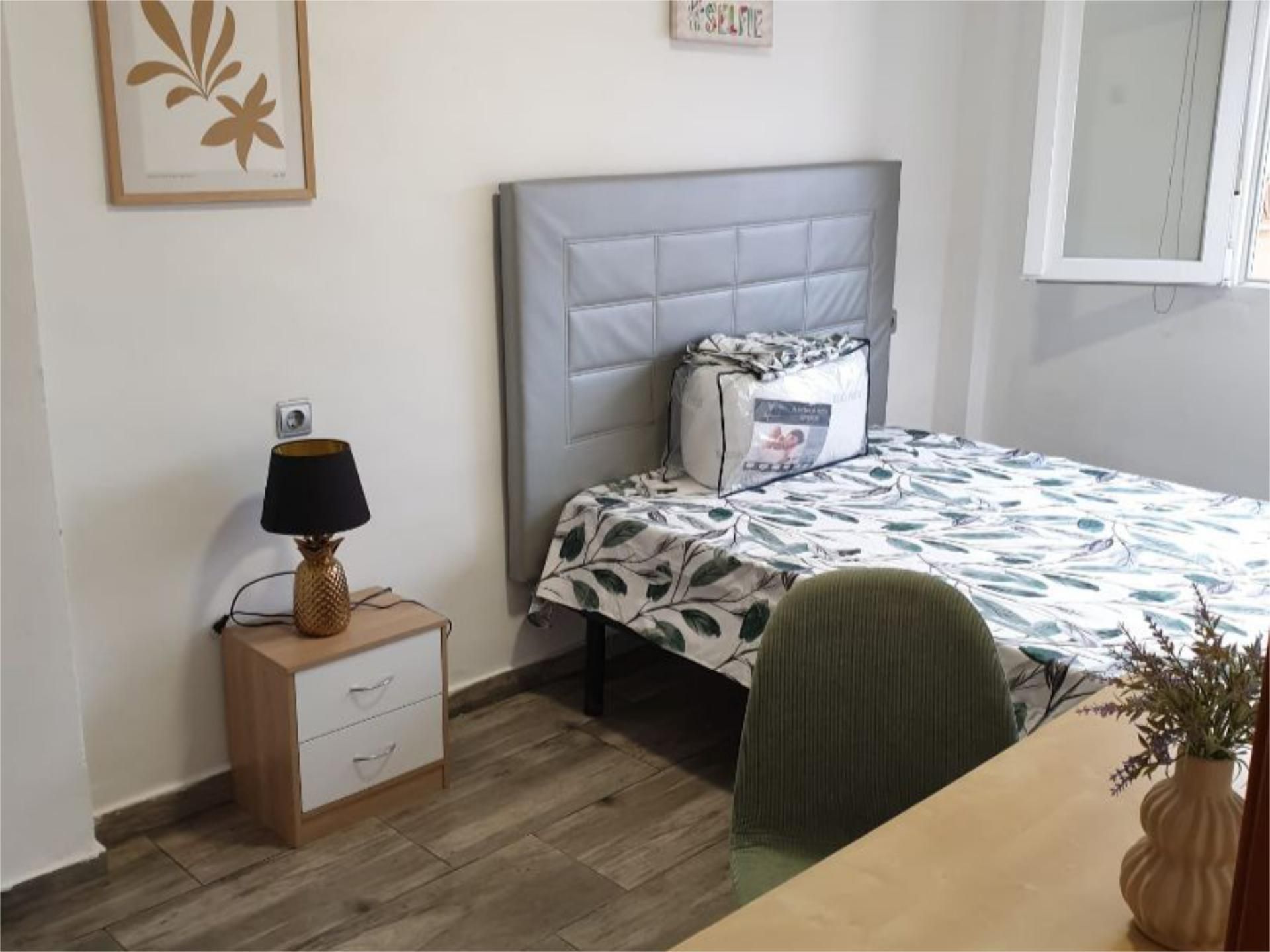 Bedroom of Flat to share in El Vendrell  with Heating, Terrace and Furnished