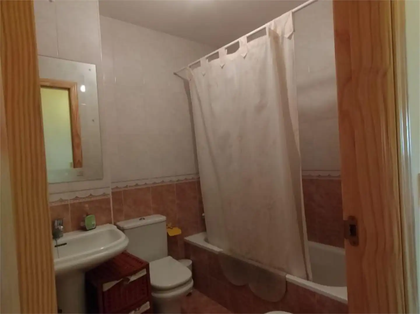 Baño de Piso en venta en Motril con Aire acondicionado, Terraza y Balcón