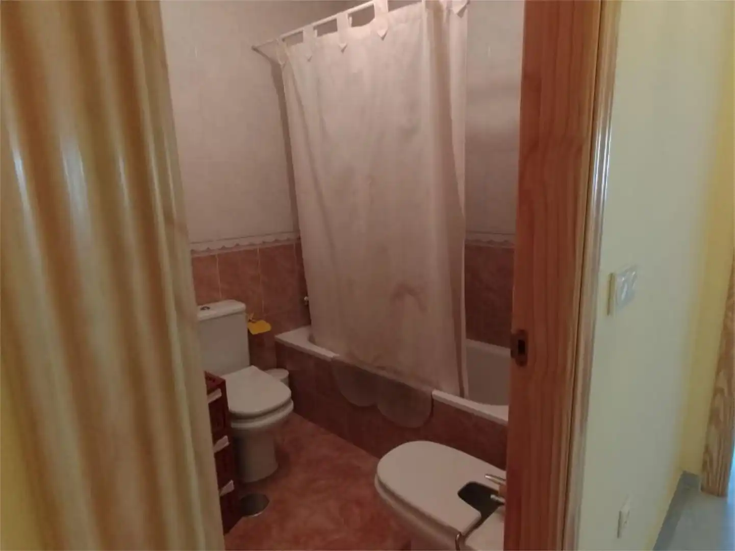 Baño de Piso en venta en Motril con Aire acondicionado, Terraza y Balcón