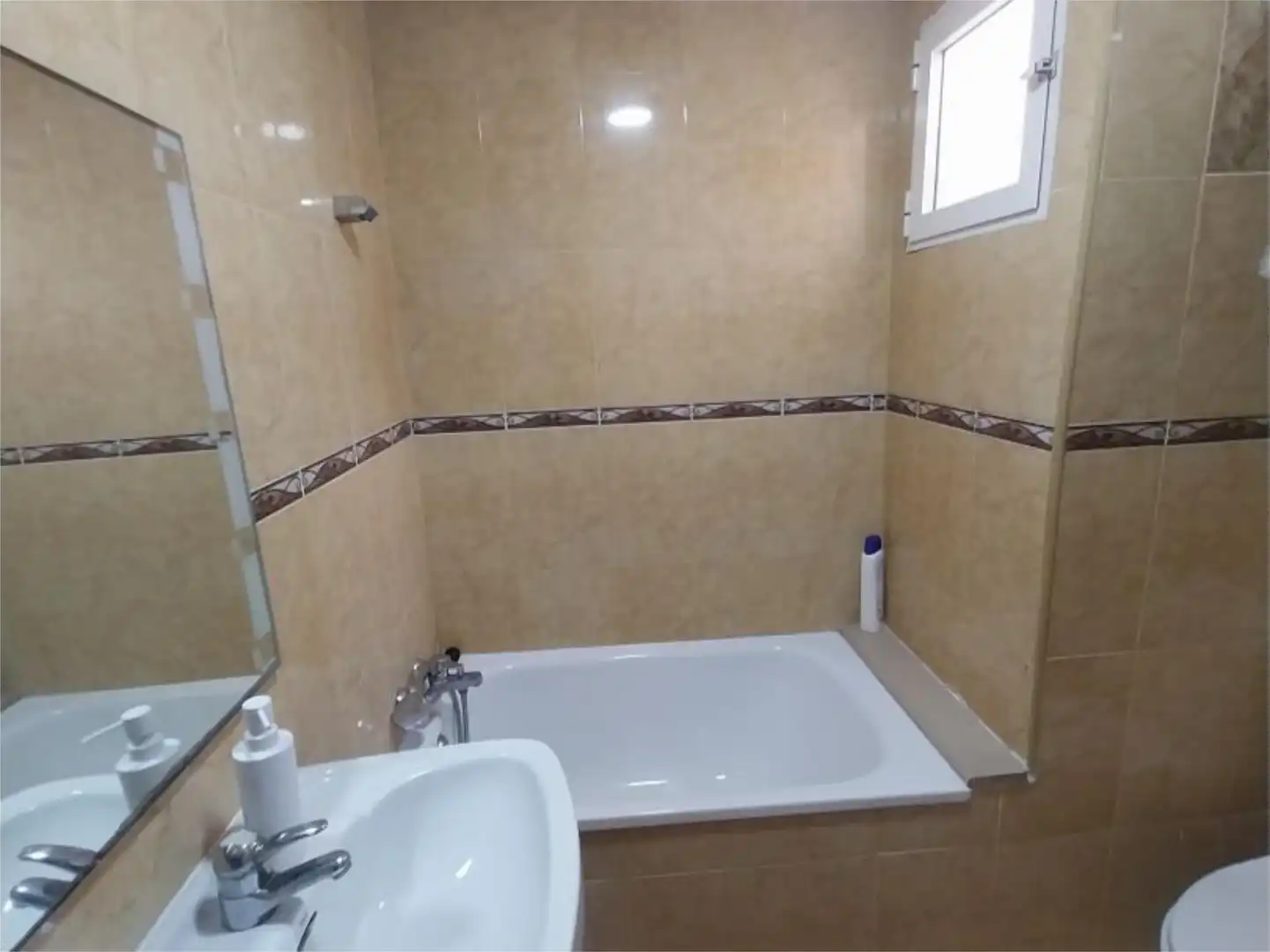 Room in Carrer del Músic José Torregrosa, 16, Villafranqueza Bathroom of Houses for share in Alicante / Alacant with Heating, Private garden and Terrace