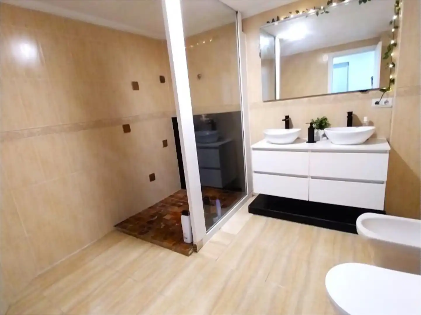 Room in Carrer del Músic José Torregrosa, 16, Villafranqueza Bathroom of Houses for share in Alicante / Alacant with Heating, Private garden and Terrace